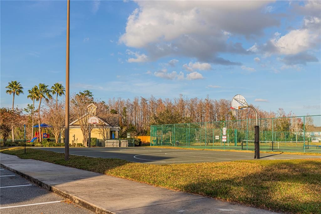 Под контрактом: $204,000 (3 спален, 2 ванн, 1296 Квадратных фут)