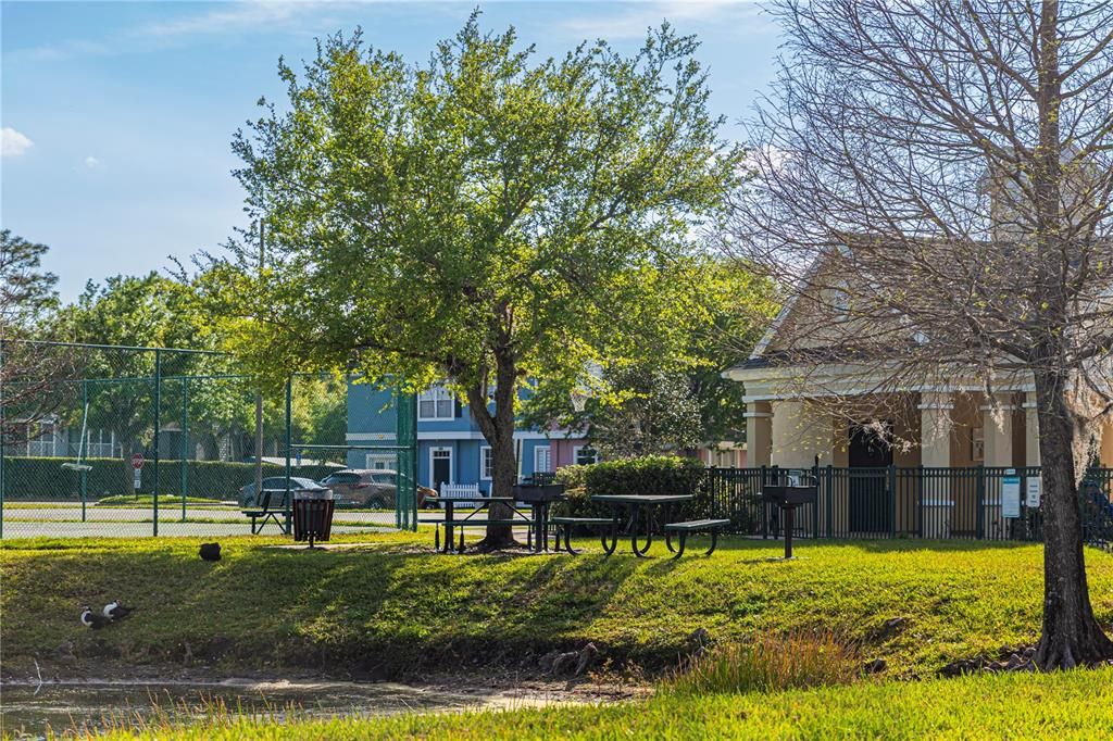 Под контрактом: $204,000 (3 спален, 2 ванн, 1296 Квадратных фут)