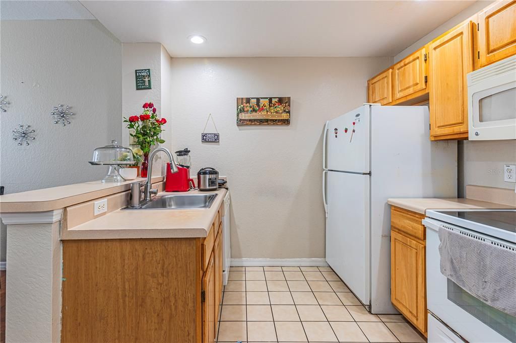 Под контрактом: $204,000 (3 спален, 2 ванн, 1296 Квадратных фут)