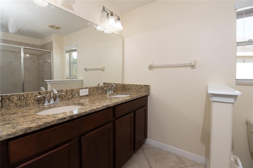 В аренду: $2,000 (3 спален, 2 ванн, 1787 Квадратных фут)