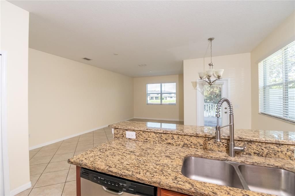 В аренду: $2,000 (3 спален, 2 ванн, 1787 Квадратных фут)