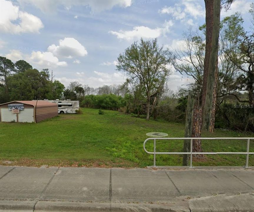 На продажу: $149,900 (2.23 acres)