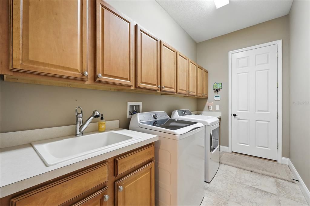 For Sale: $1,178,000 (6 beds, 4 baths, 5025 Square Feet)