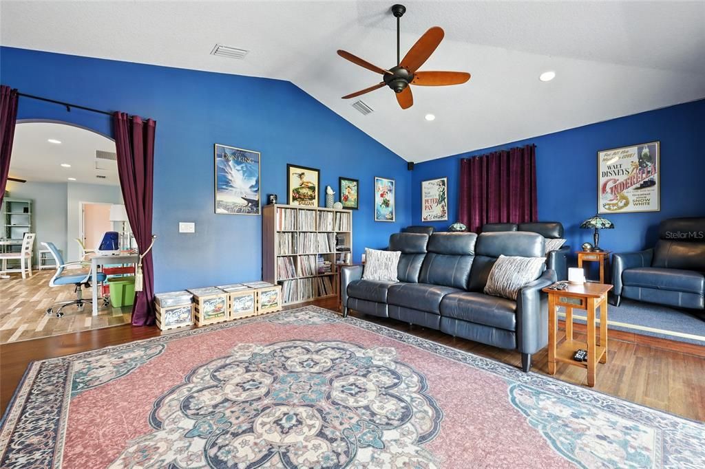 For Sale: $1,178,000 (6 beds, 4 baths, 5025 Square Feet)