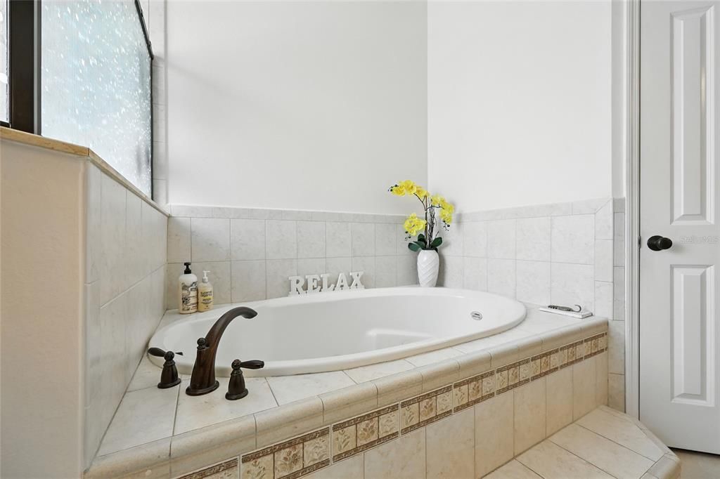 For Sale: $1,178,000 (6 beds, 4 baths, 5025 Square Feet)