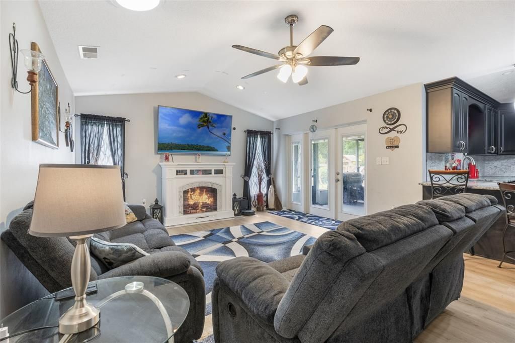 En Venta: $469,500 (3 camas, 2 baños, 2016 Pies cuadrados)