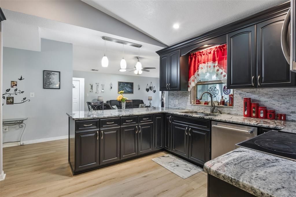 En Venta: $469,500 (3 camas, 2 baños, 2016 Pies cuadrados)