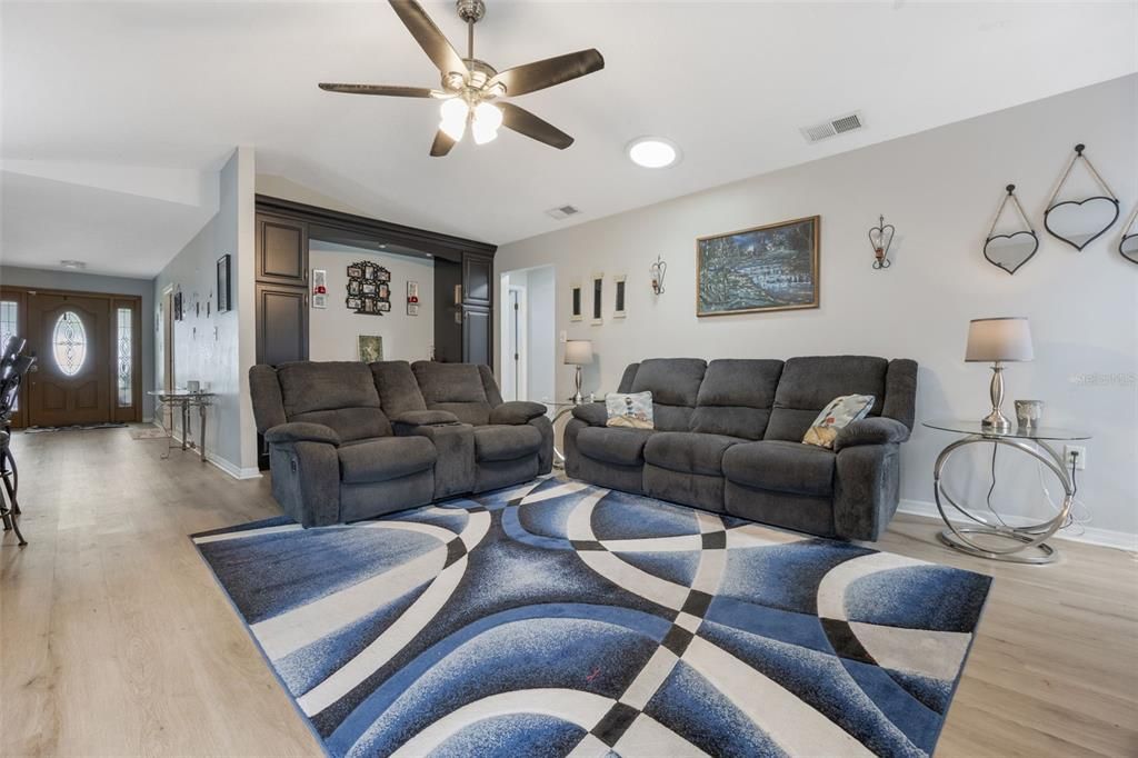 En Venta: $469,500 (3 camas, 2 baños, 2016 Pies cuadrados)