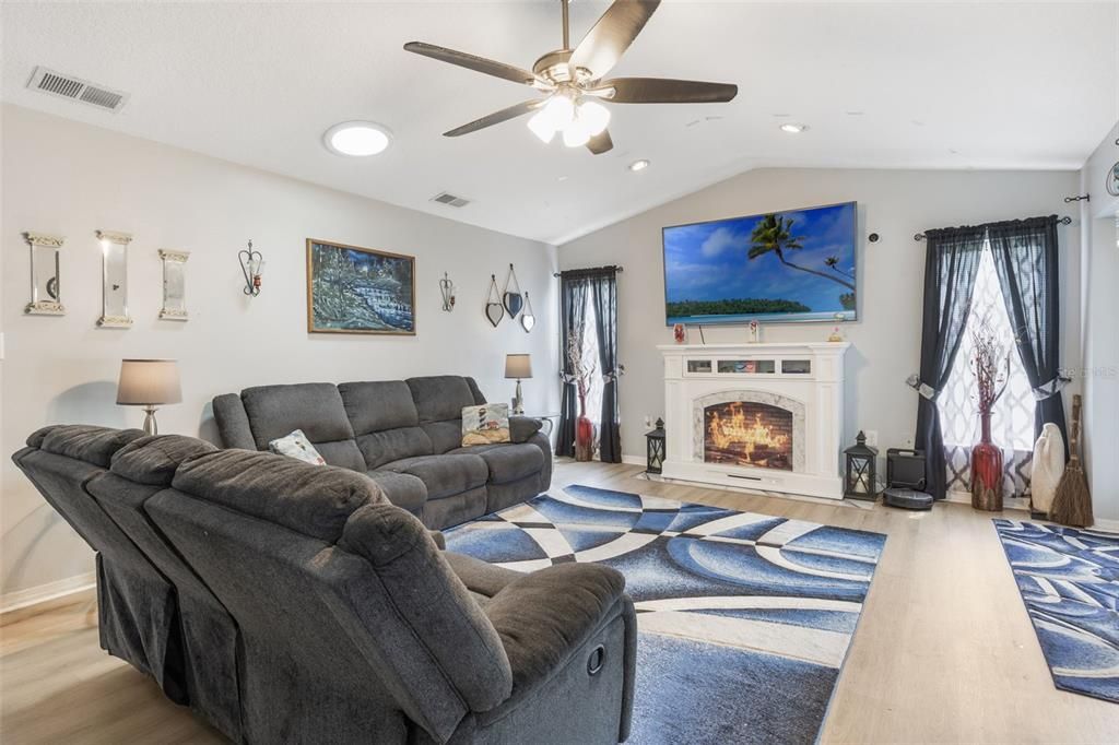 En Venta: $469,500 (3 camas, 2 baños, 2016 Pies cuadrados)