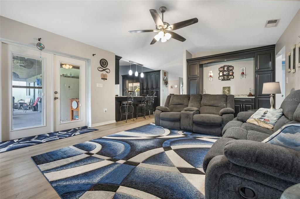 En Venta: $469,500 (3 camas, 2 baños, 2016 Pies cuadrados)