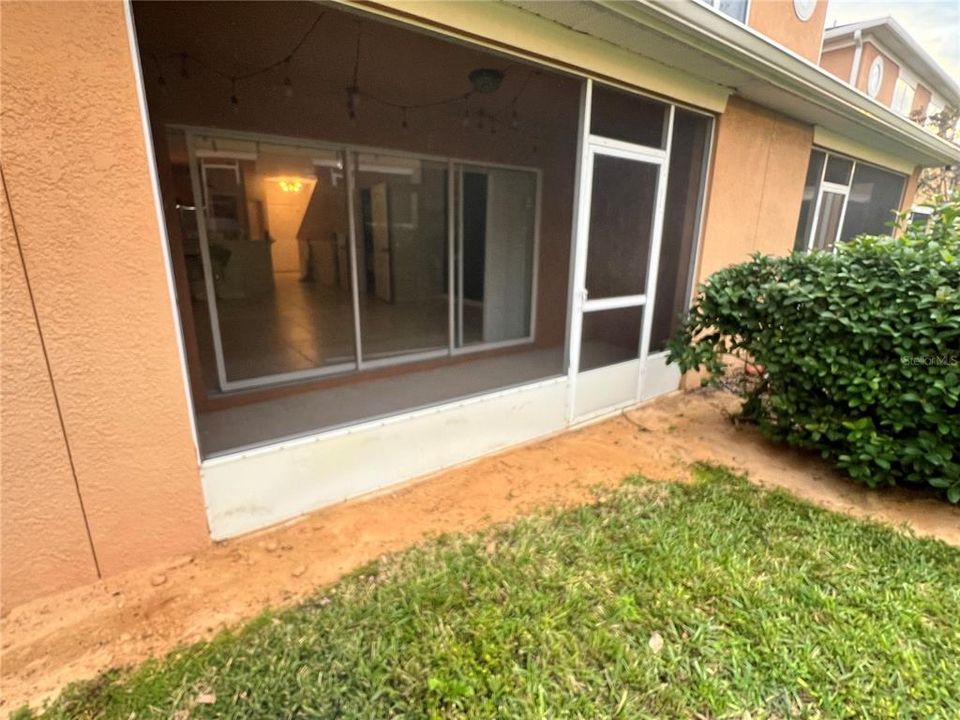 合同活跃: $1,640 (2 贝兹, 2 浴室, 1378 平方英尺)