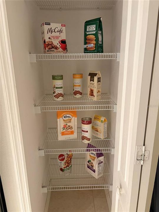 合同活跃: $1,640 (2 贝兹, 2 浴室, 1378 平方英尺)