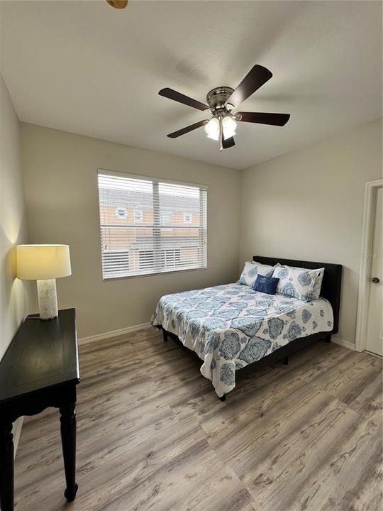 合同活跃: $1,640 (2 贝兹, 2 浴室, 1378 平方英尺)