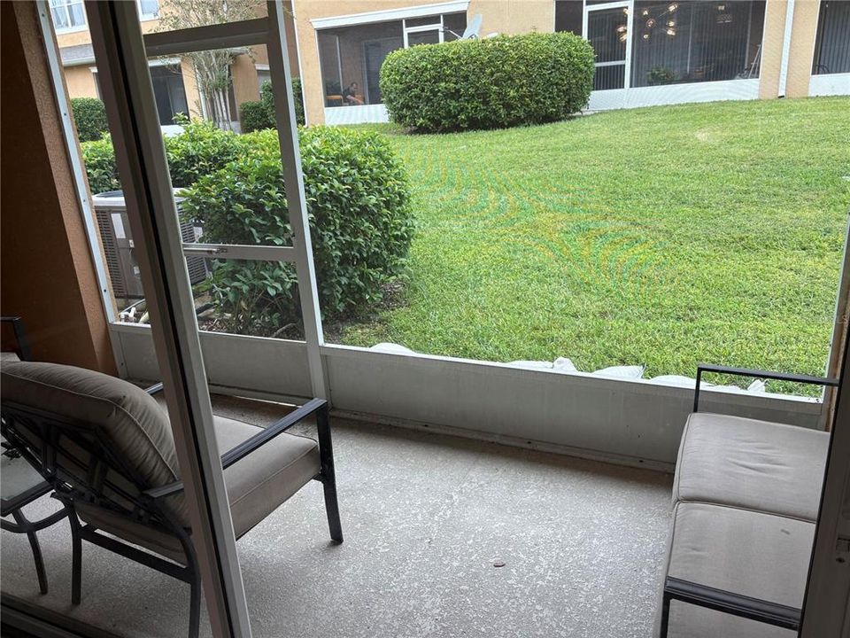 合同活跃: $1,640 (2 贝兹, 2 浴室, 1378 平方英尺)