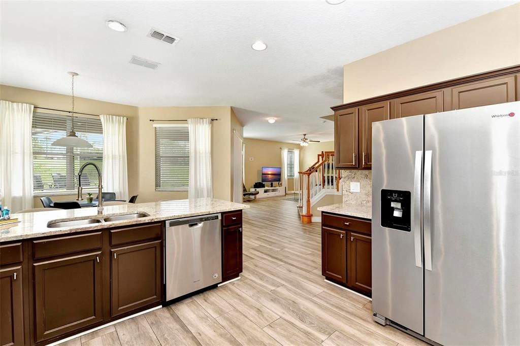 合同活跃: $3,500 (5 贝兹, 3 浴室, 2949 平方英尺)