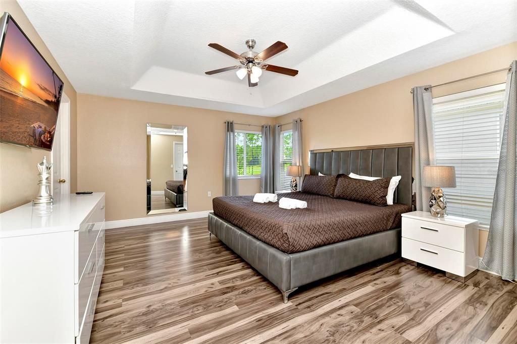 合同活跃: $3,500 (5 贝兹, 3 浴室, 2949 平方英尺)