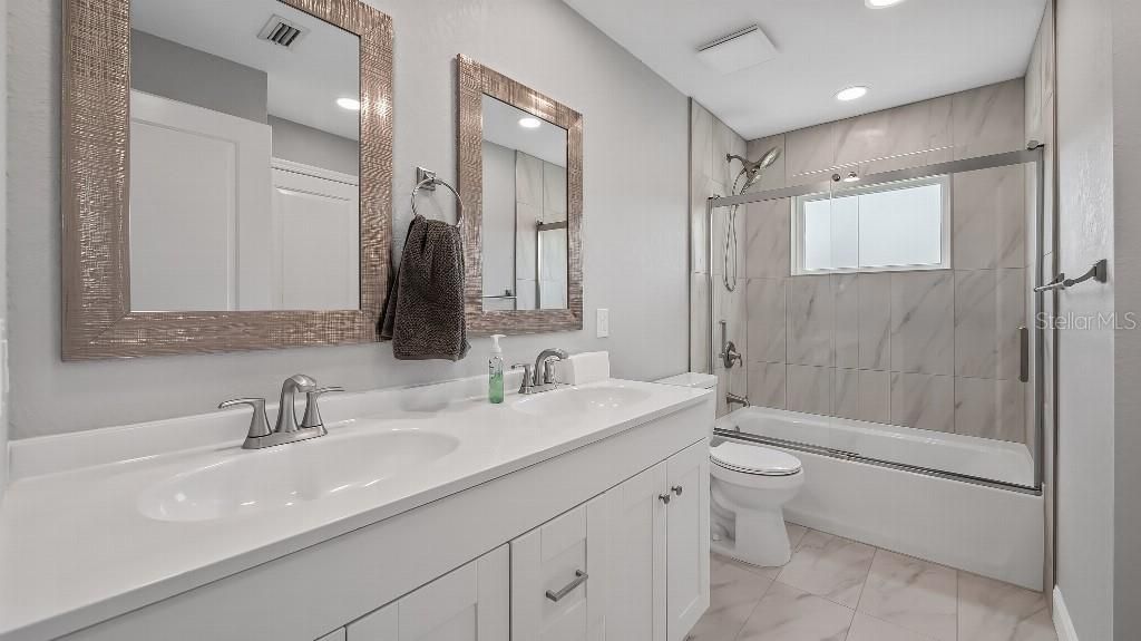 待售: $570,000 (4 贝兹, 3 浴室, 2586 平方英尺)