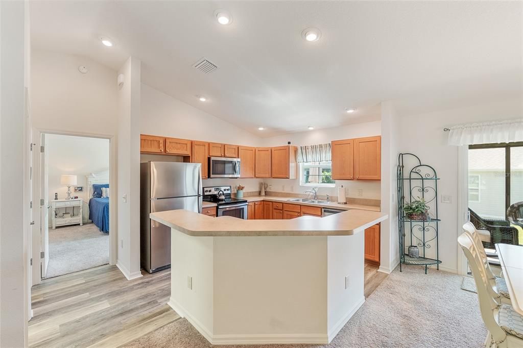 Active With Contract: $339,900 (3 beds, 2 baths, 1392 Square Feet)
