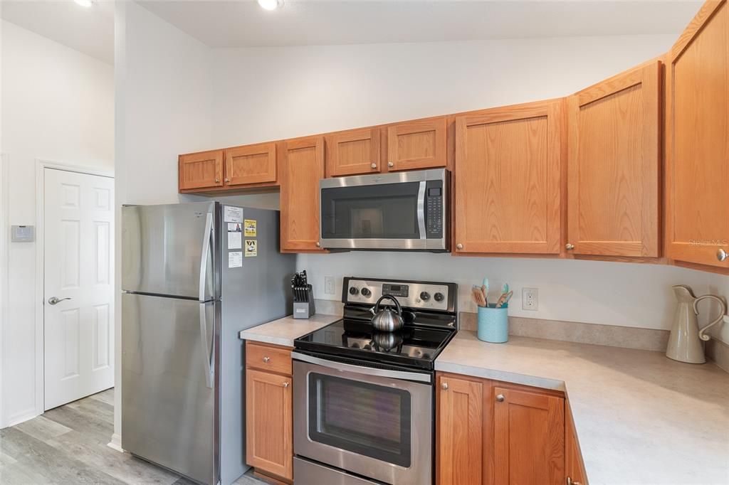 Active With Contract: $339,900 (3 beds, 2 baths, 1392 Square Feet)