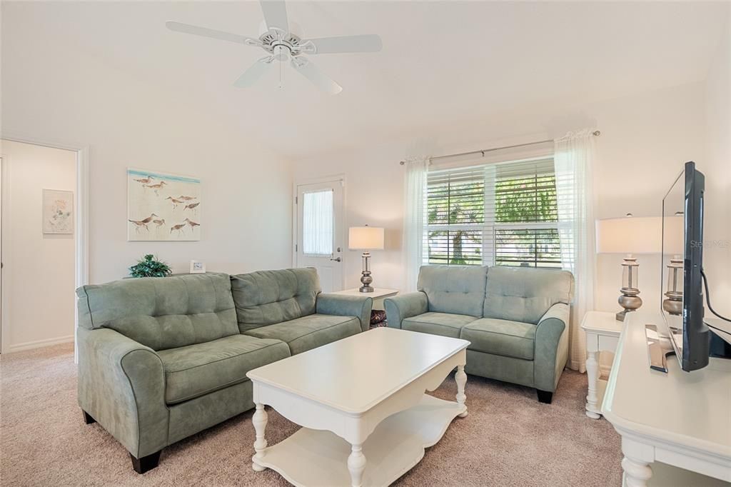 Active With Contract: $339,900 (3 beds, 2 baths, 1392 Square Feet)