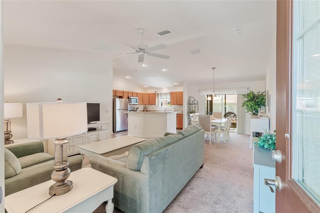 Active With Contract: $339,900 (3 beds, 2 baths, 1392 Square Feet)