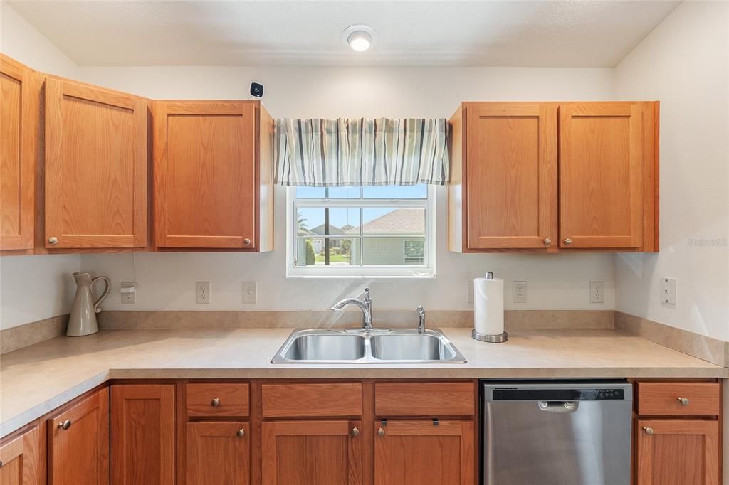 Active With Contract: $339,900 (3 beds, 2 baths, 1392 Square Feet)