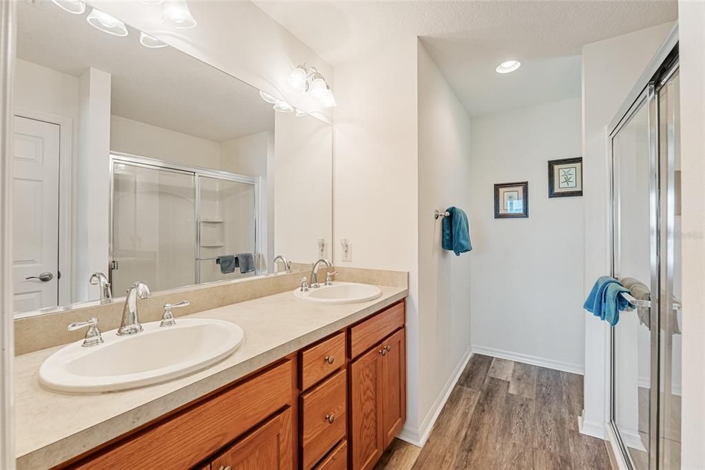 Active With Contract: $339,900 (3 beds, 2 baths, 1392 Square Feet)