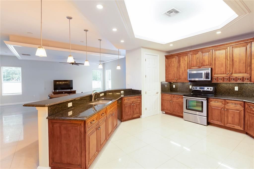 Active With Contract: $725,000 (4 beds, 4 baths, 4370 Square Feet)