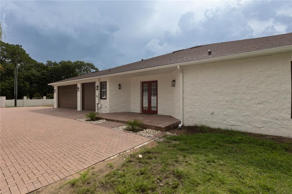 Active With Contract: $725,000 (4 beds, 4 baths, 4370 Square Feet)