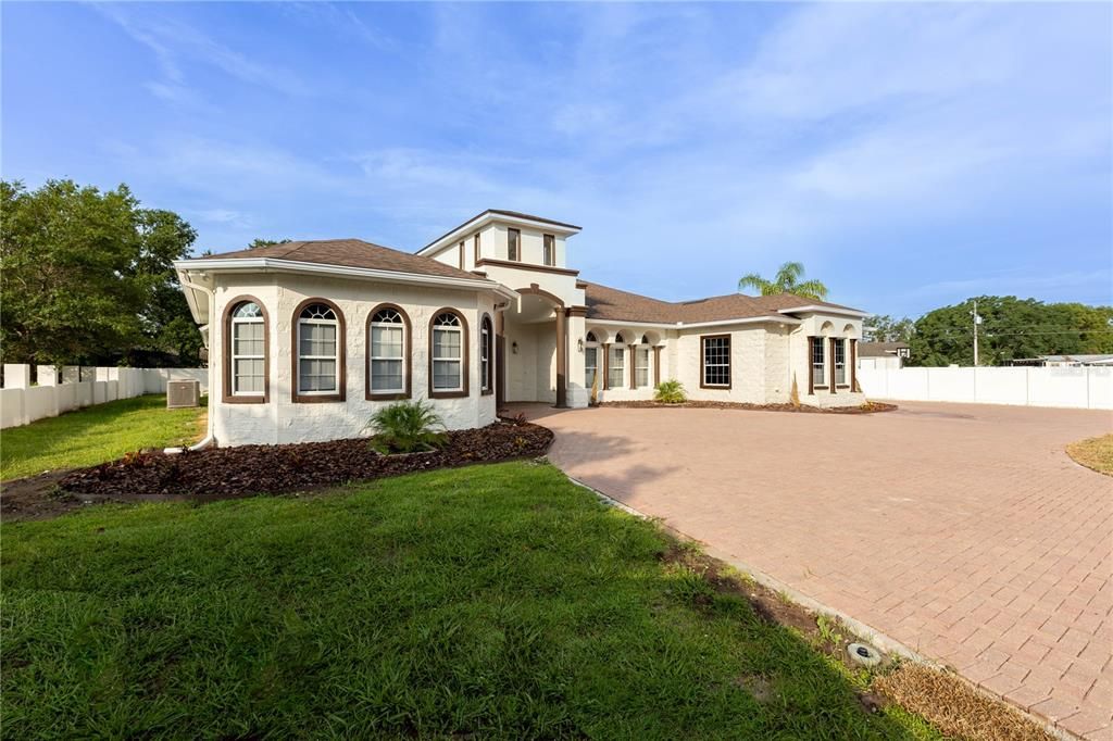 Active With Contract: $725,000 (4 beds, 4 baths, 4370 Square Feet)