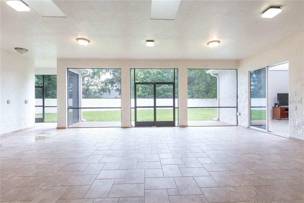 Active With Contract: $725,000 (4 beds, 4 baths, 4370 Square Feet)