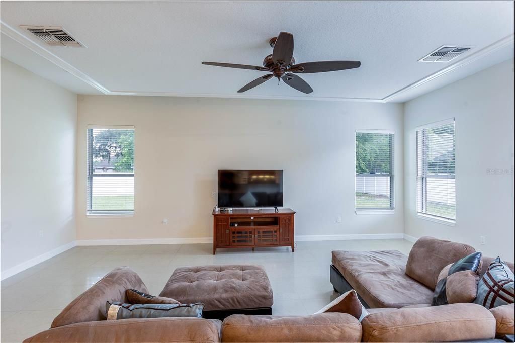 Active With Contract: $725,000 (4 beds, 4 baths, 4370 Square Feet)