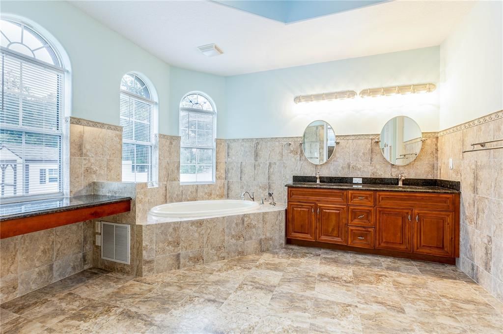 Active With Contract: $725,000 (4 beds, 4 baths, 4370 Square Feet)