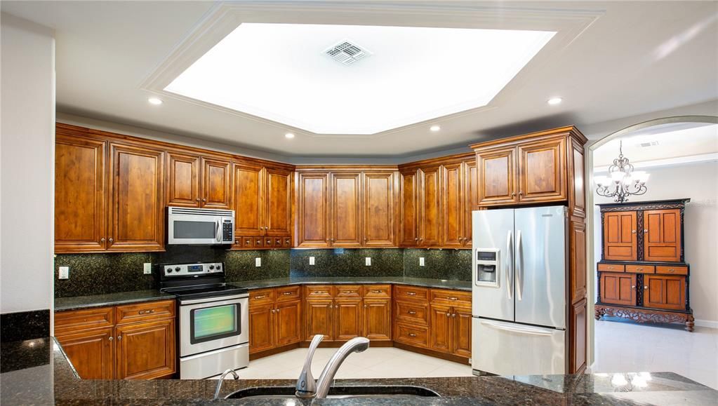 Active With Contract: $725,000 (4 beds, 4 baths, 4370 Square Feet)