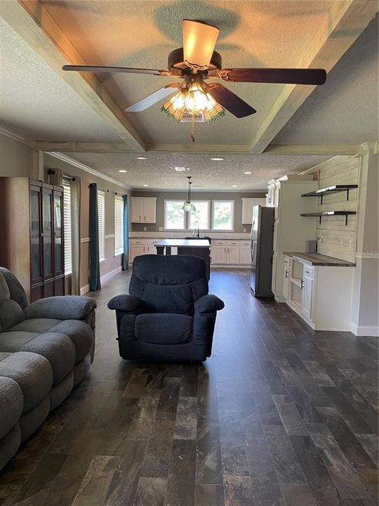 En Venta: $359,900 (3 camas, 2 baños, 1891 Pies cuadrados)