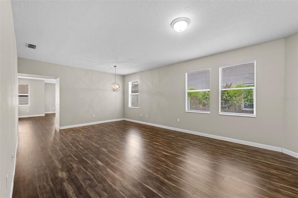 For Sale: $399,000 (3 beds, 2 baths, 1977 Square Feet)