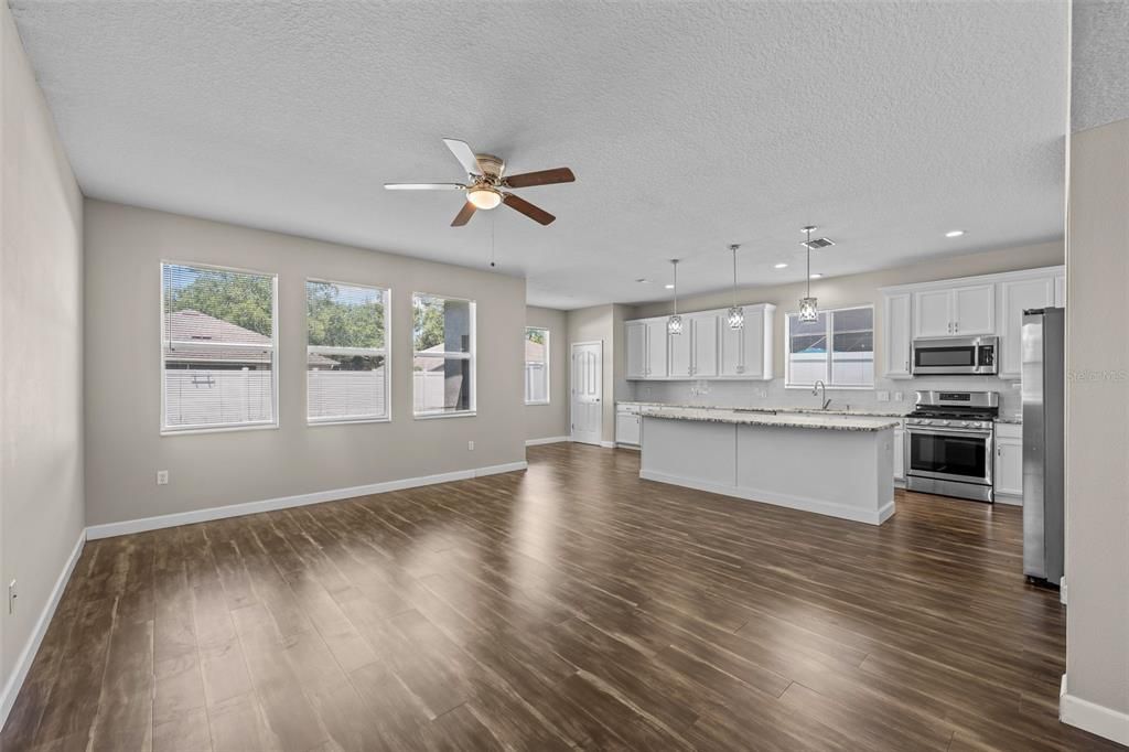 For Sale: $399,000 (3 beds, 2 baths, 1977 Square Feet)