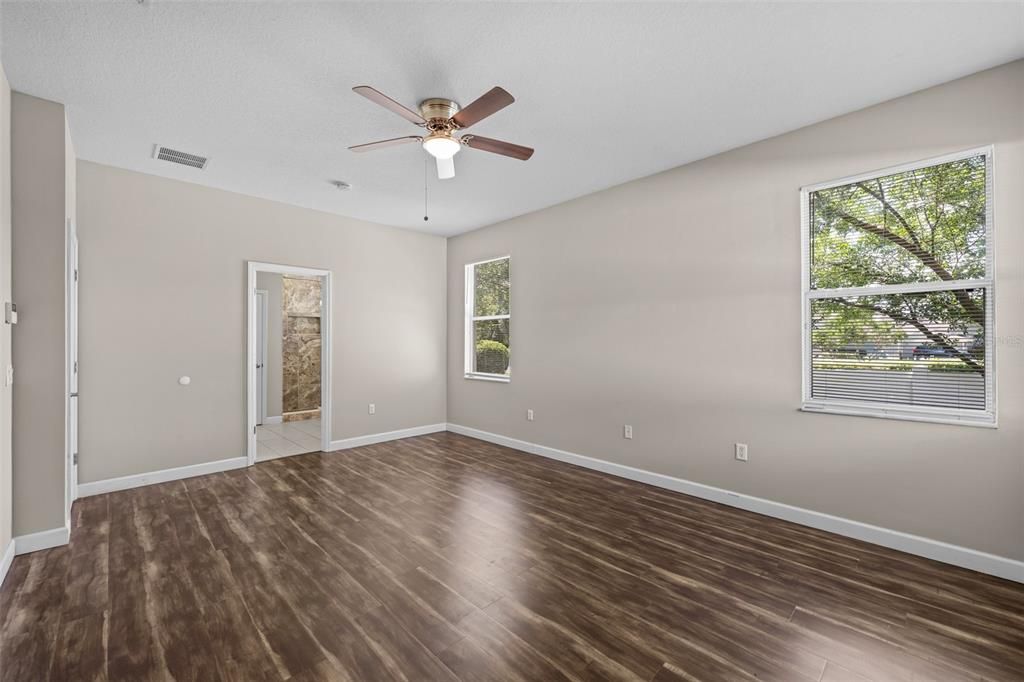 For Sale: $399,000 (3 beds, 2 baths, 1977 Square Feet)