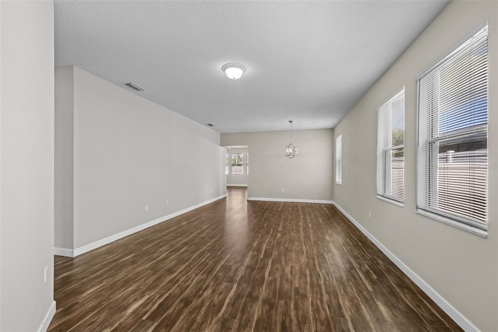 For Sale: $399,000 (3 beds, 2 baths, 1977 Square Feet)