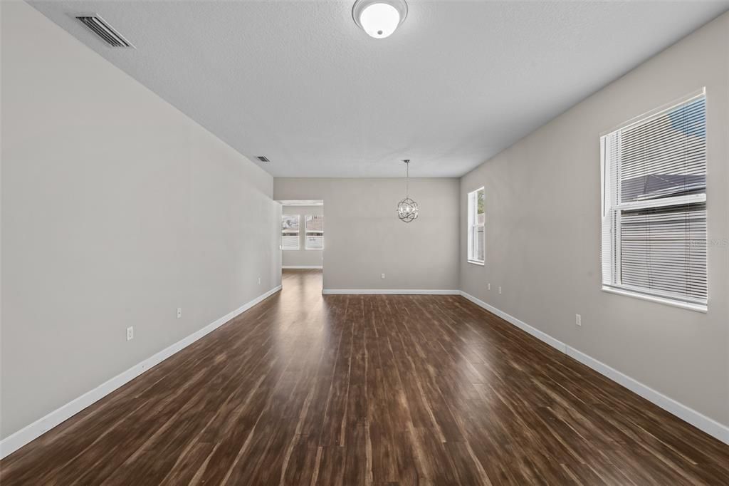 For Sale: $399,000 (3 beds, 2 baths, 1977 Square Feet)