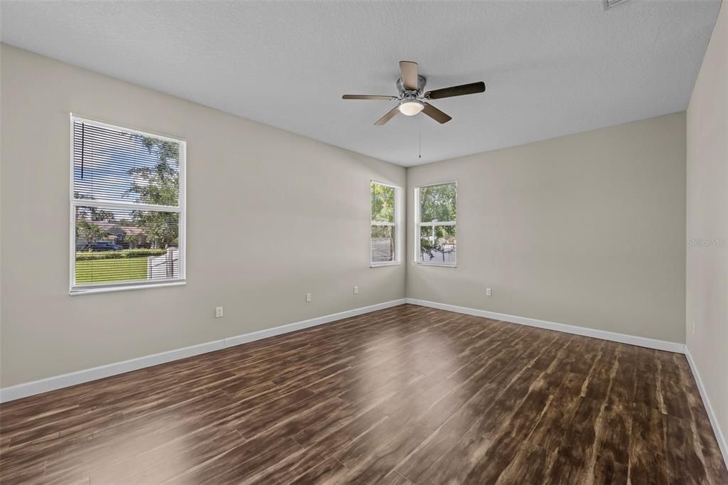 For Sale: $399,000 (3 beds, 2 baths, 1977 Square Feet)