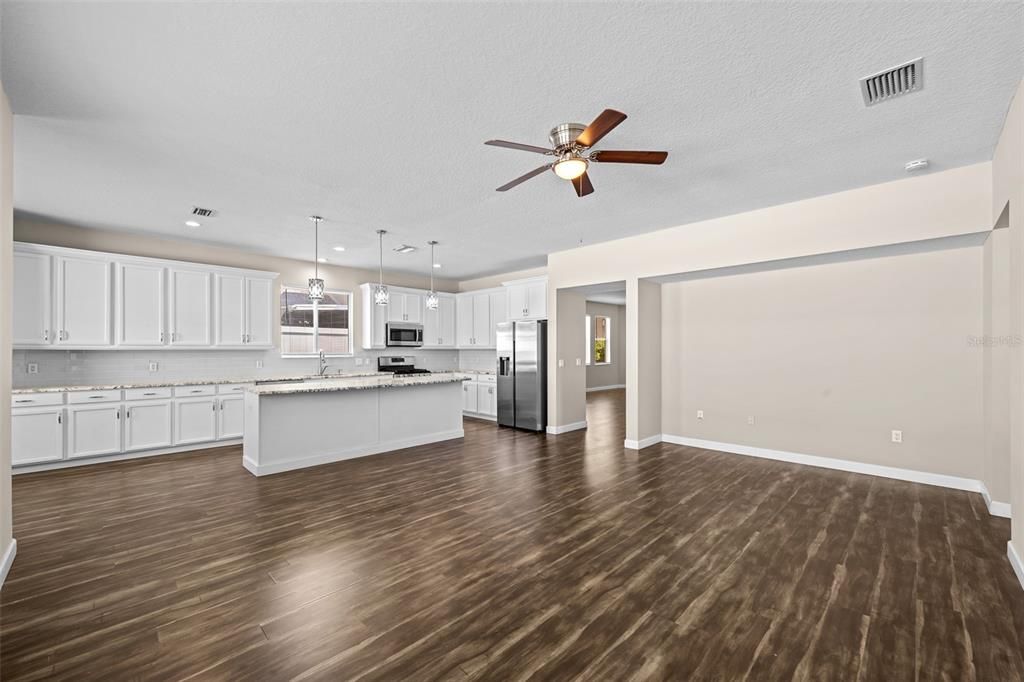 For Sale: $399,000 (3 beds, 2 baths, 1977 Square Feet)