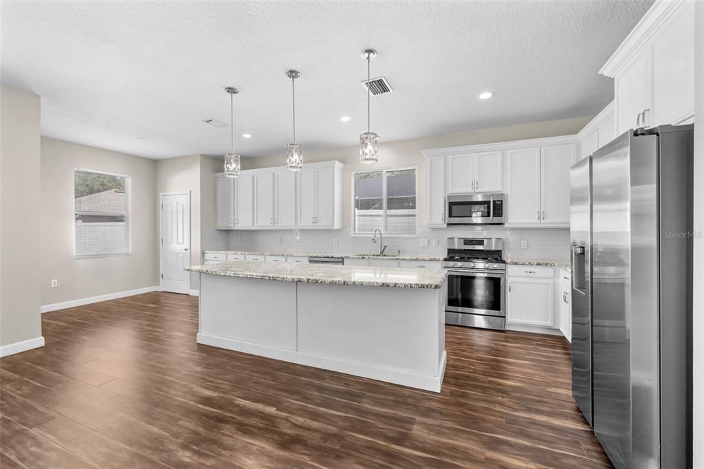 For Sale: $399,000 (3 beds, 2 baths, 1977 Square Feet)