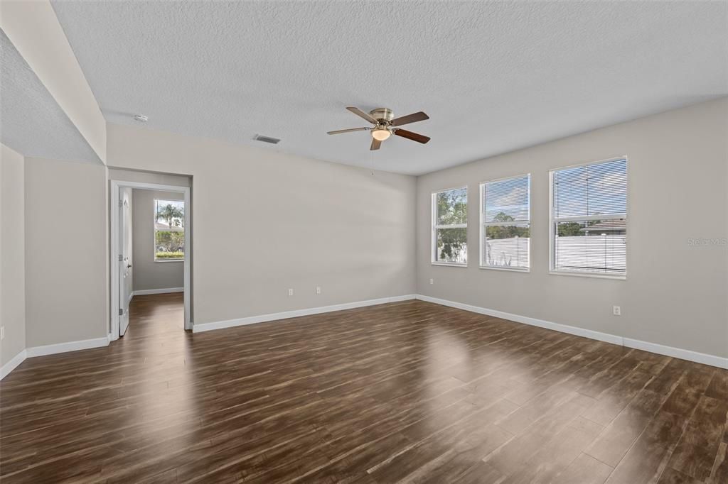 For Sale: $399,000 (3 beds, 2 baths, 1977 Square Feet)