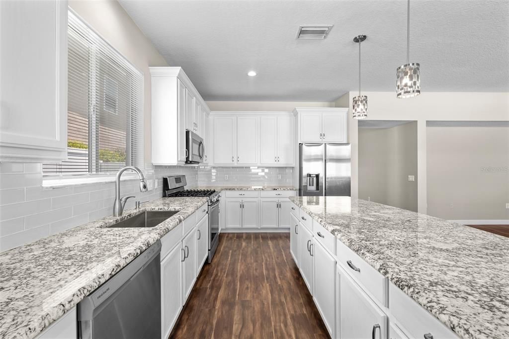 For Sale: $399,000 (3 beds, 2 baths, 1977 Square Feet)