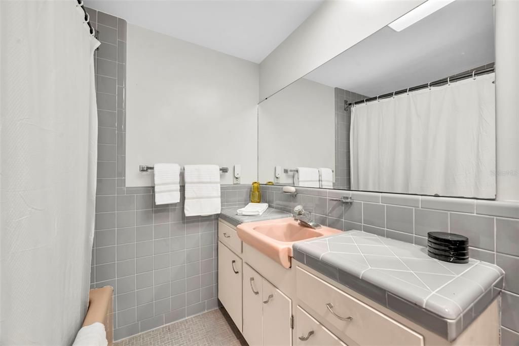 待售: $329,900 (1 贝兹, 1 浴室, 570 平方英尺)