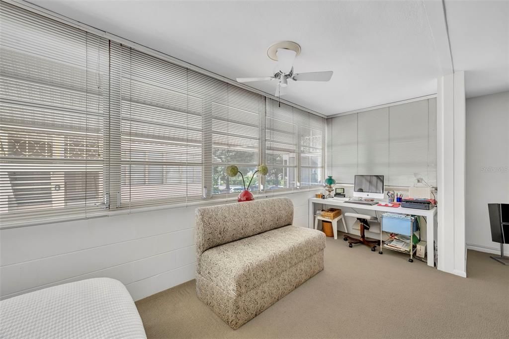 待售: $329,900 (1 贝兹, 1 浴室, 570 平方英尺)