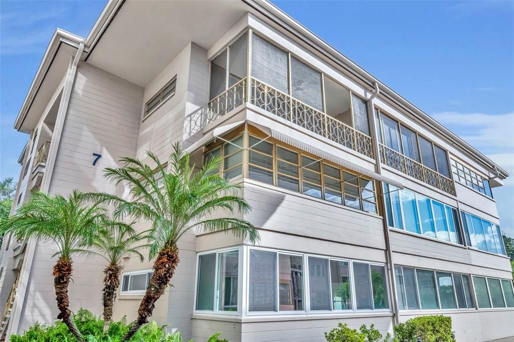 待售: $329,900 (1 贝兹, 1 浴室, 570 平方英尺)