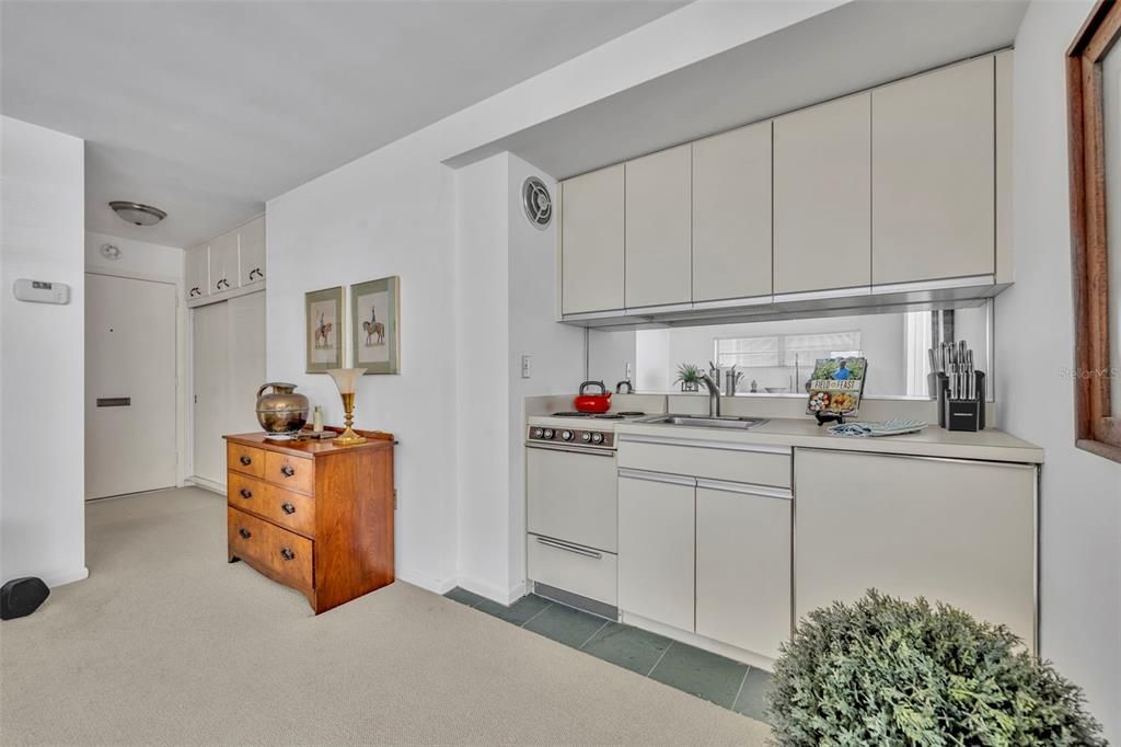 待售: $329,900 (1 贝兹, 1 浴室, 570 平方英尺)