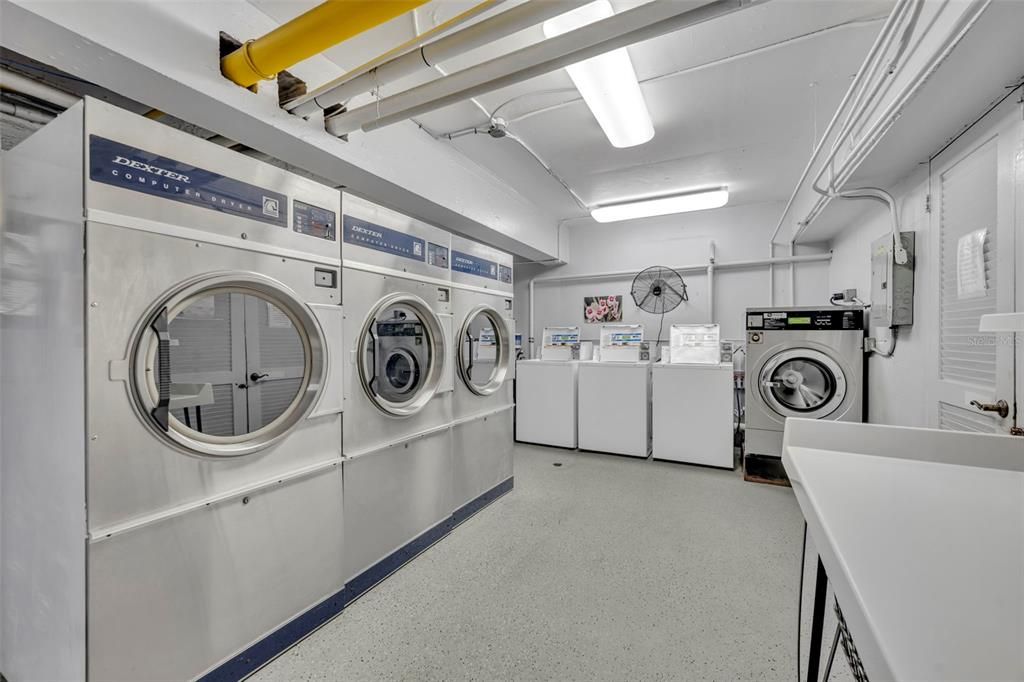 待售: $329,900 (1 贝兹, 1 浴室, 570 平方英尺)